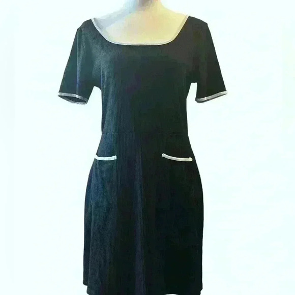 ModCloth Women's Black Dress with White  Trim Size Medium Knee Length - Picture 1 of 3